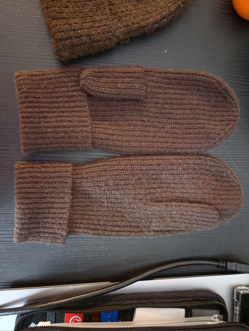 Oak Fort Beanie+Aritzia Cashmere Gloves